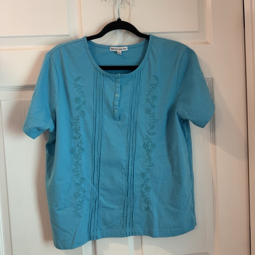 Rebecca Malone Blue Shirt Woman Sz L Short Sleeve Cotton Blend embroidery Pleats